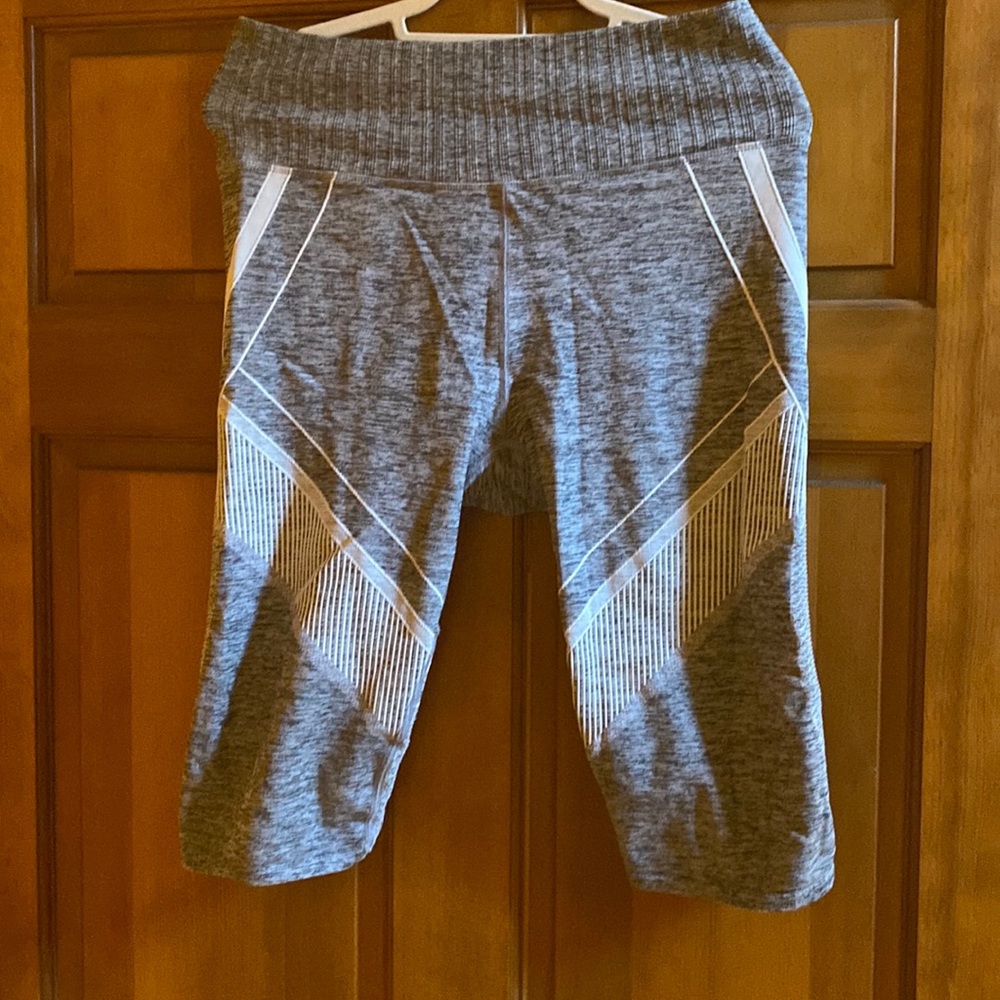Athleta grey cropped pants XL